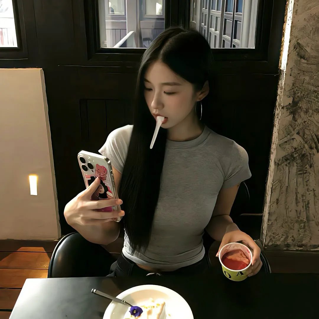 女孩向前走